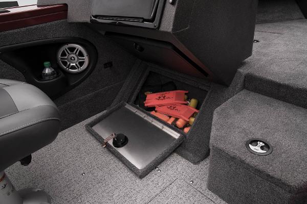 Slide: The Image of Tracker Targa V-18 WT 2024 - 30