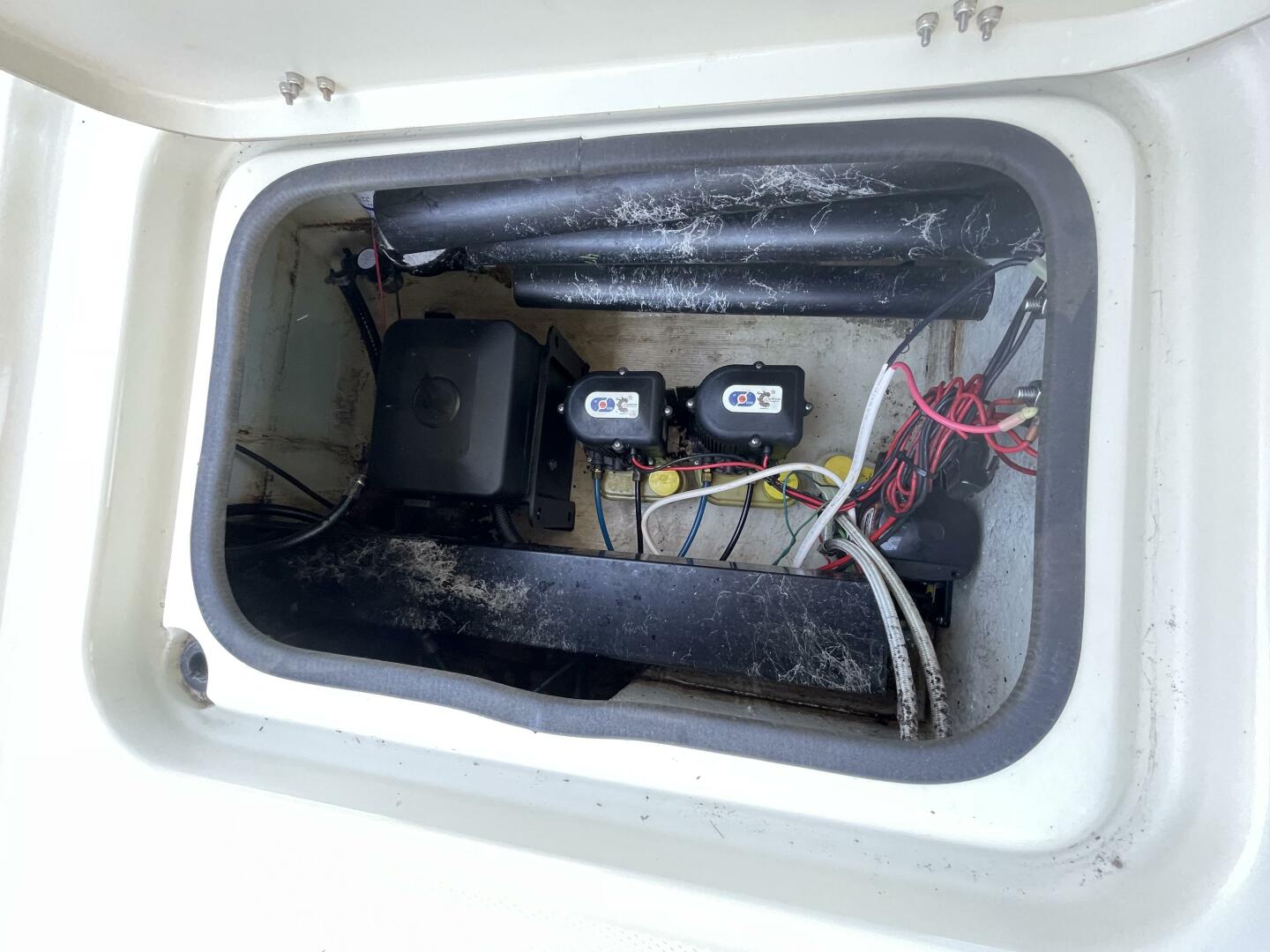 Slide: The Image of Triton 240 LTS Pro 2014 - 5112125