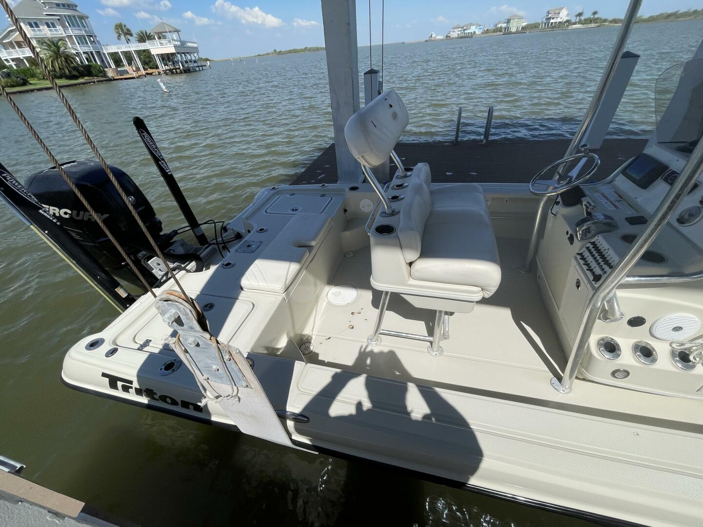 Slide: The Image of Triton 240 LTS Pro 2014 - 5112113