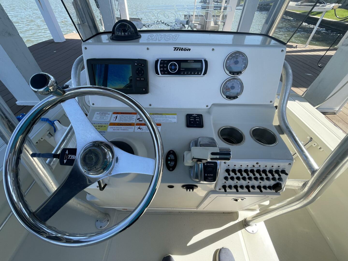 Slide: The Image of Triton 240 LTS Pro 2014 - 5112115