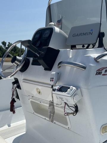 Slide: The Image of Console of a 2002 Triumph 190 Bay boat with Garmin navigation system. - 7