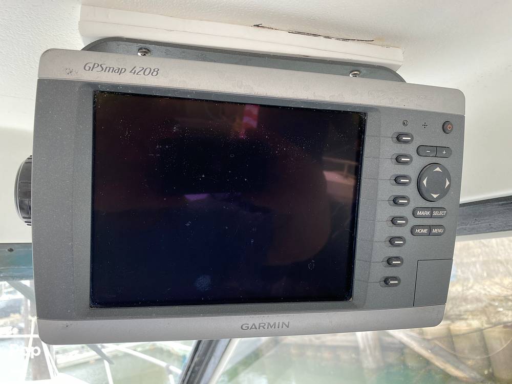 Slide: The Image of Garmin 4208 In Lower Helm Station - 10109328