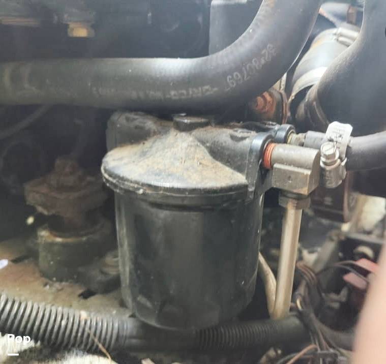 Slide: The Image of Oil Filter - Starboard Side Front - 15568780