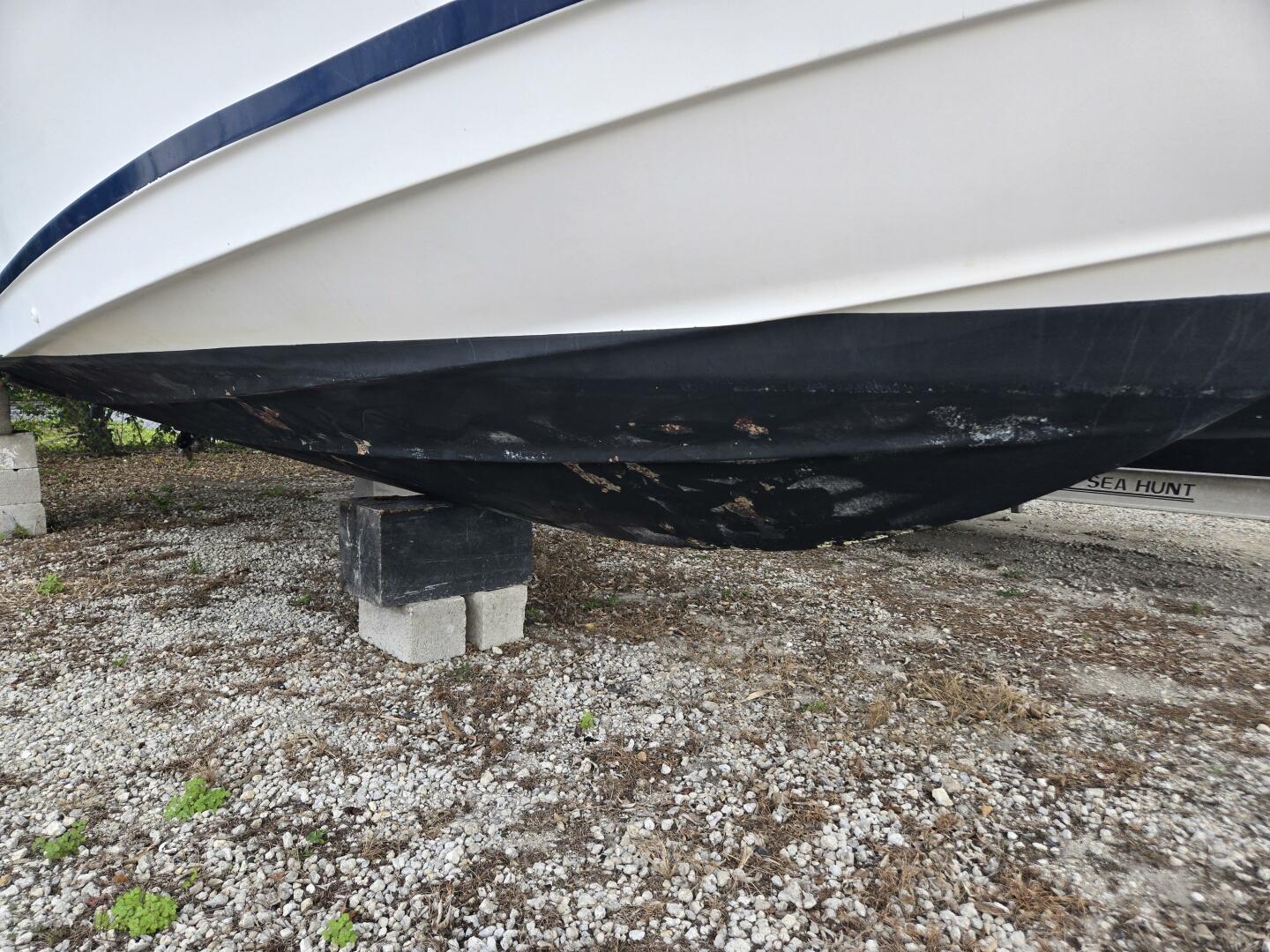 Slide: The Image of Trophy 2503 Center Console 1998 - 5118393