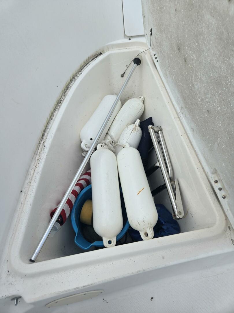 Slide: The Image of Trophy 2503 Center Console 1998 - 5118422