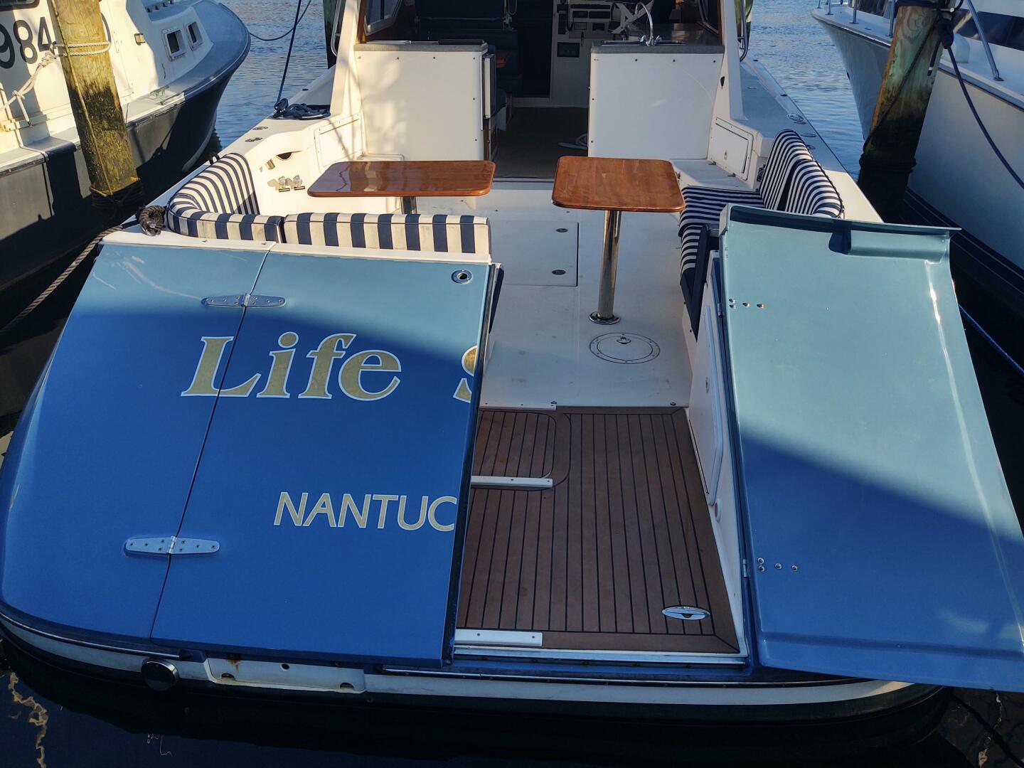 Slide: The Image of Life Savor stbd transom door open - 4770650