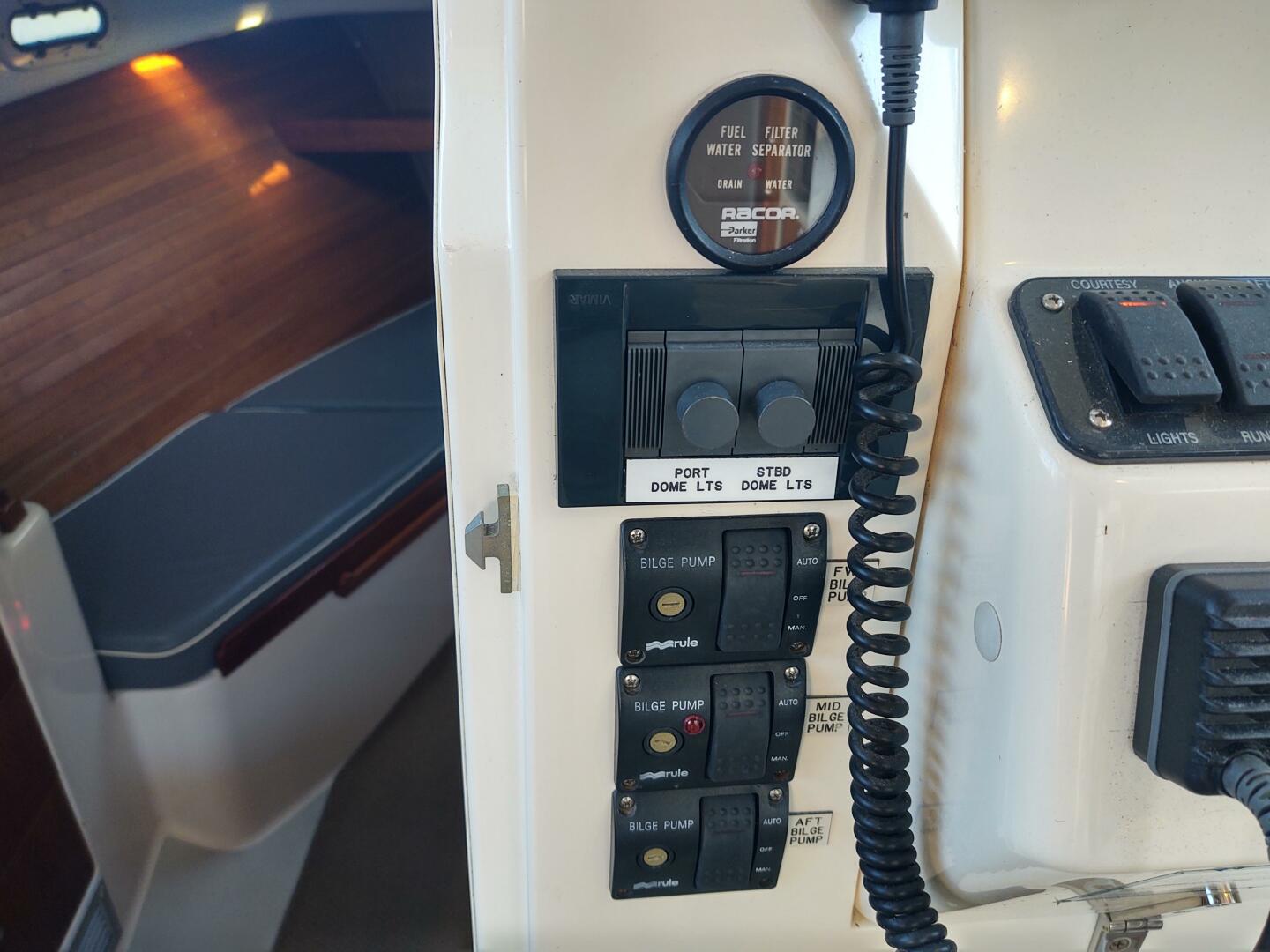 Slide: The Image of Life Savor bilge switches  - 4770702