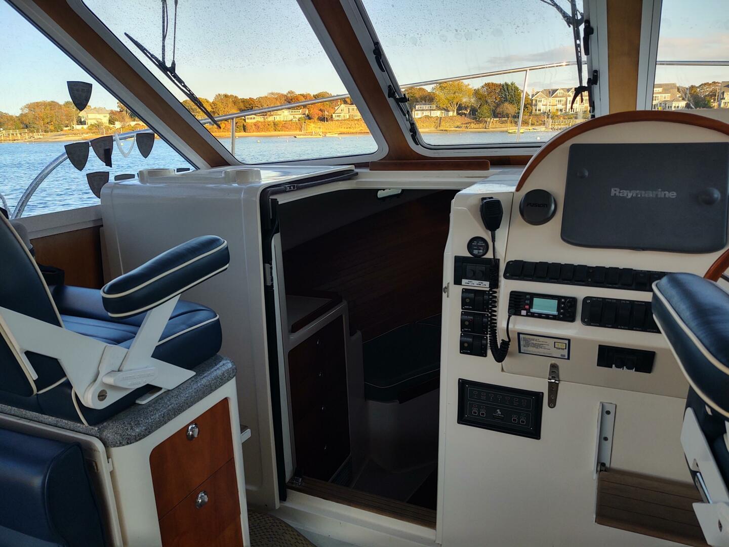 Slide: The Image of Life Savor companionway open  - 4770727