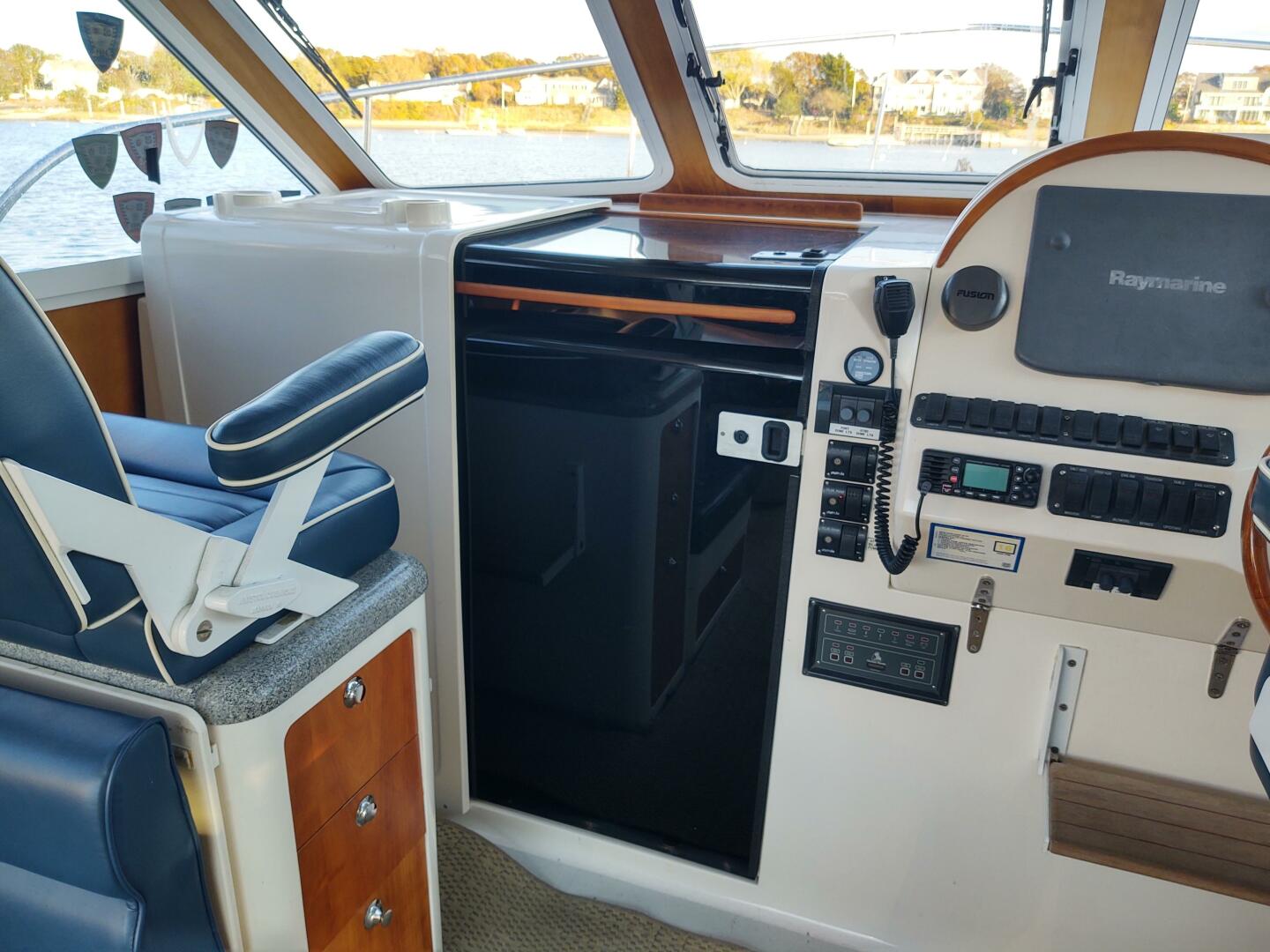 Slide: The Image of Life Savor companionway closed  - 4770728