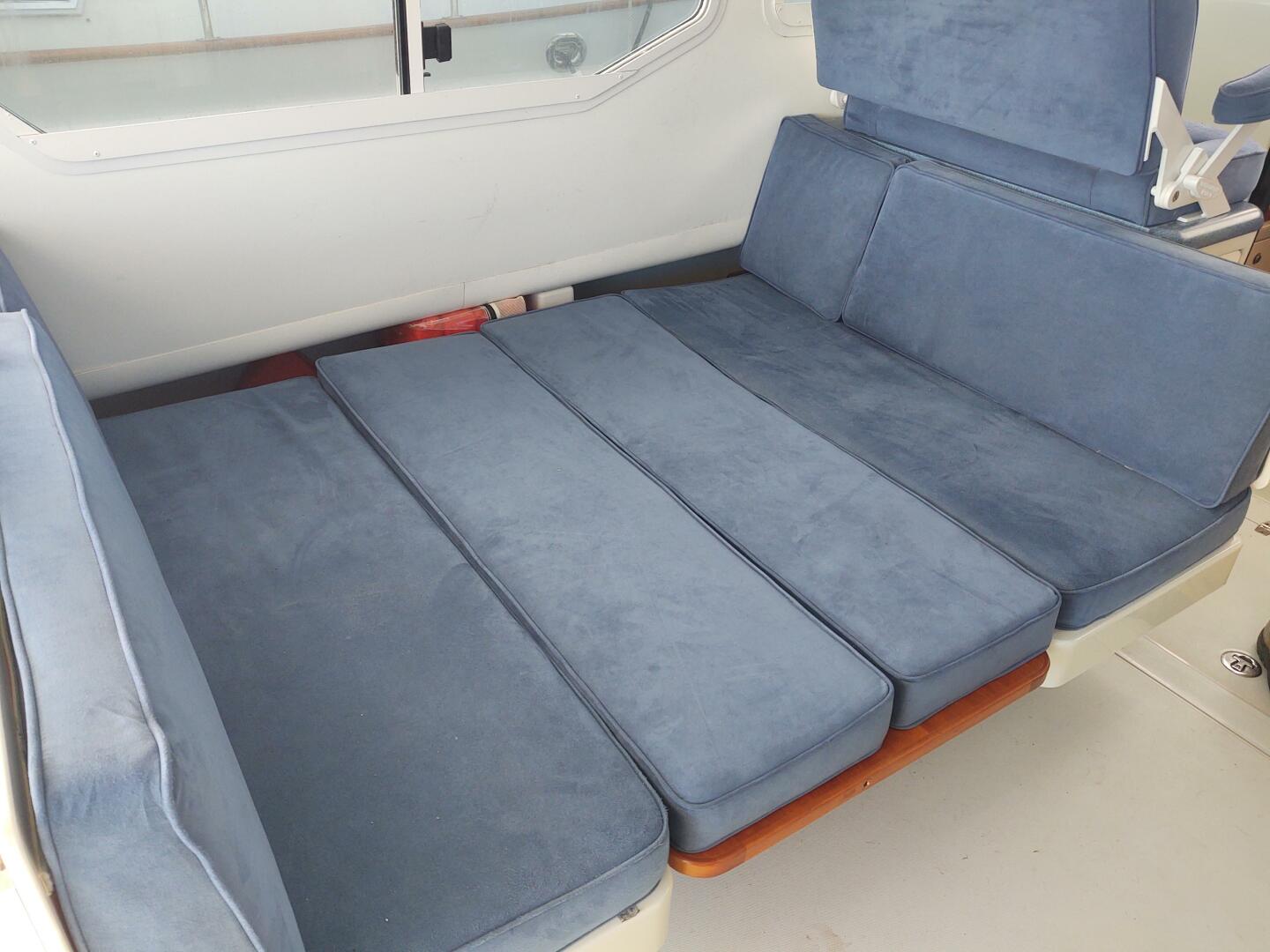 Slide: The Image of Stardust dinette converted to bed - 4820213
