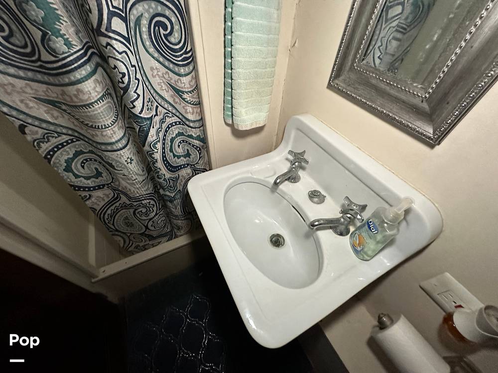 Slide: The Image of Guest Head Sink - 15175787
