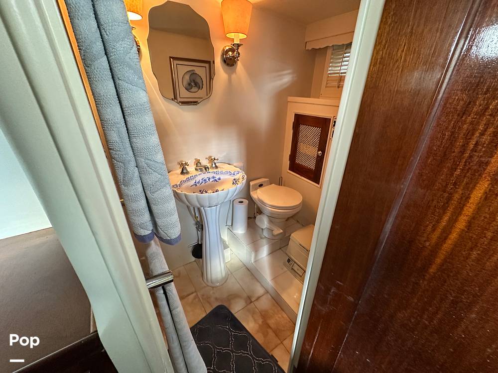 Slide: The Image of Aft Stateroom Head - 15175806
