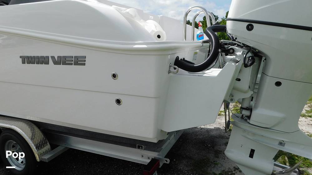 Slide: The Image of Twin Vee 260 STX CC 2025 - 123