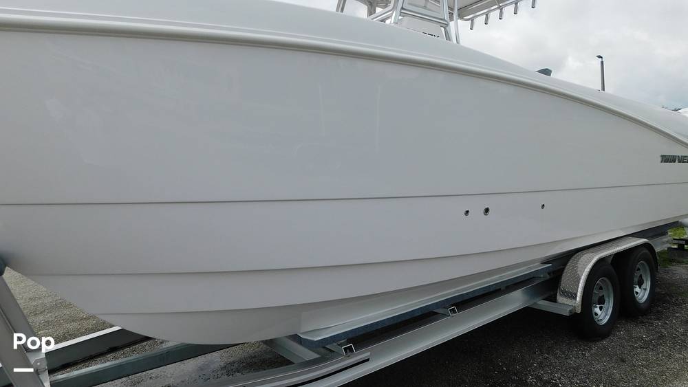 Slide: The Image of Twin Vee 260 STX CC 2025 - 13