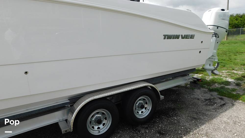 Slide: The Image of Twin Vee 260 STX CC 2025 - 15