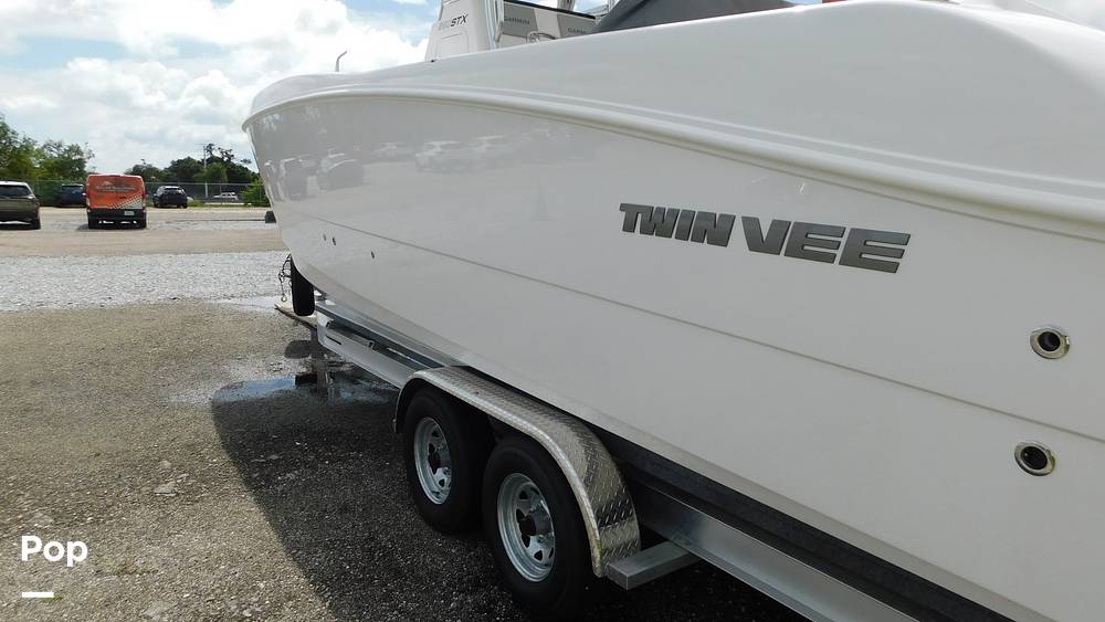 Slide: The Image of Twin Vee 260 STX CC 2025 - 16