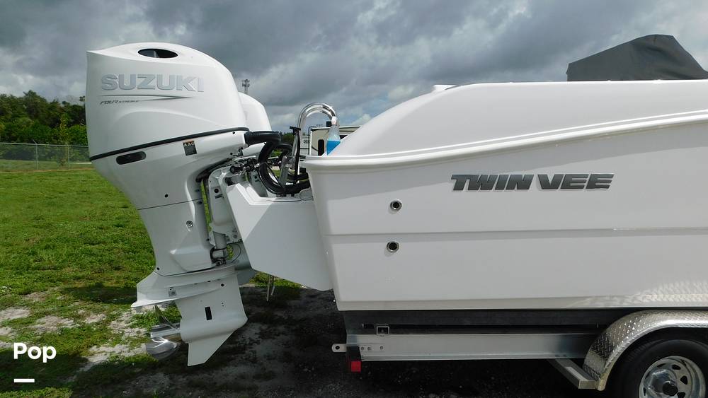 Slide: The Image of Twin Vee 260 STX CC 2025 - 2