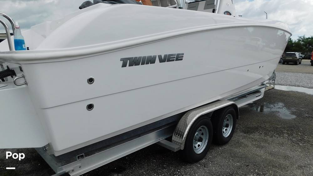 Slide: The Image of Twin Vee 260 STX CC 2025 - 24