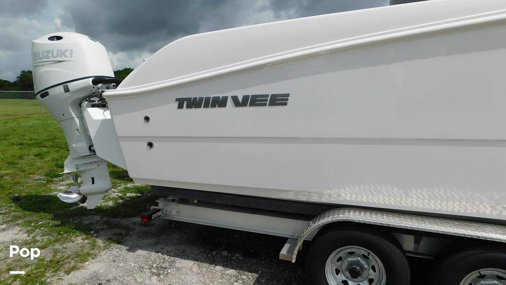 Slide: The Image of Twin Vee 260 STX CC 2025 - 3