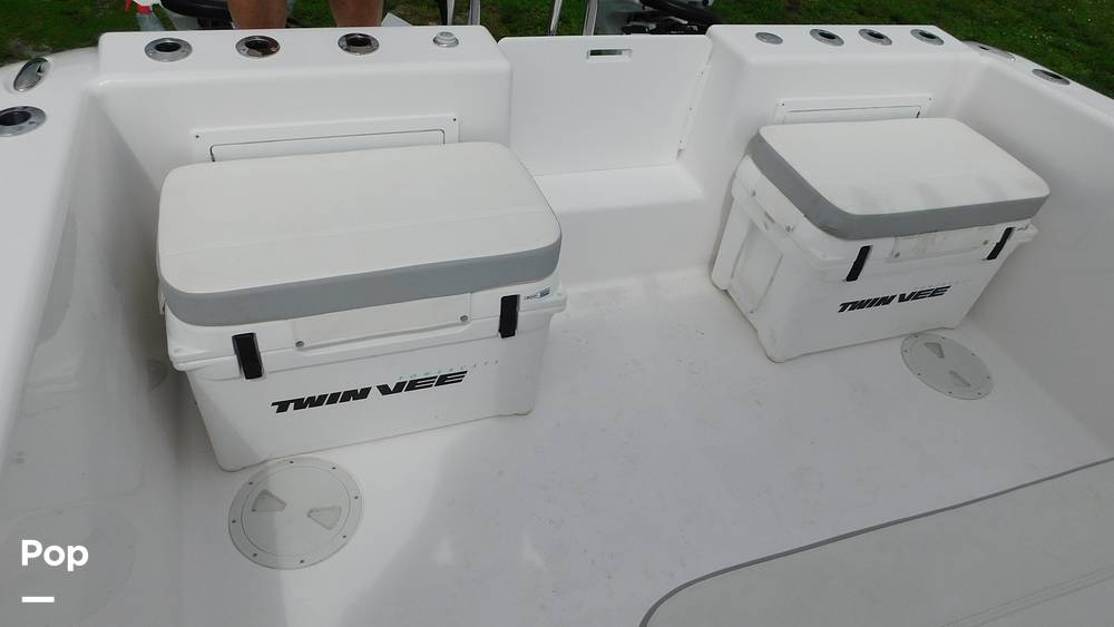 Slide: The Image of Twin Vee 260 STX CC 2025 - 39