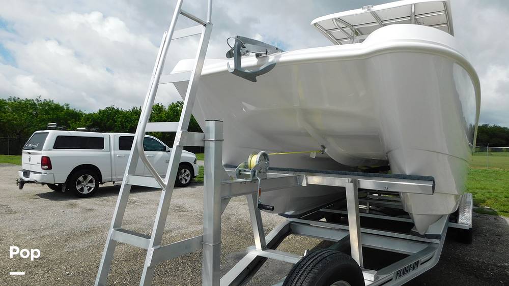 Slide: The Image of Twin Vee 260 STX CC 2025 - 9