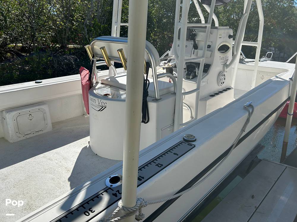 Slide: The Image of Twin Vee 26 Center Console VS 2006 - 15193101