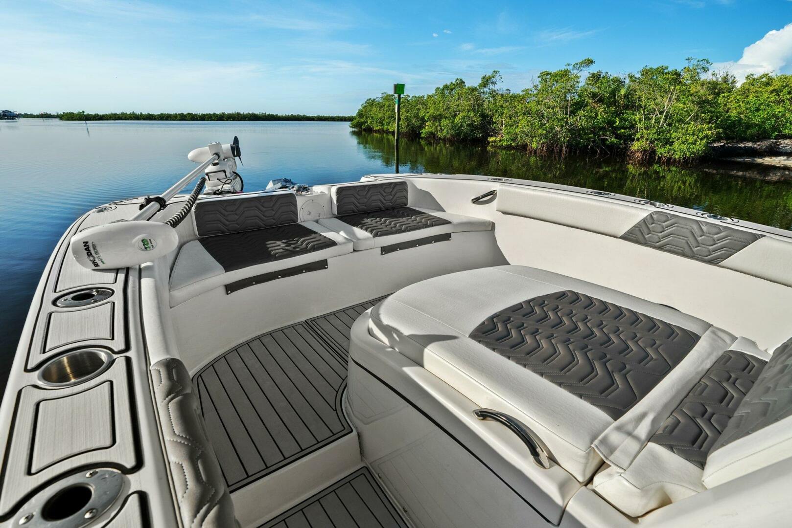 Slide: The Image of 2022 Twin Vee 280 GFX-Foredeck - 5417093