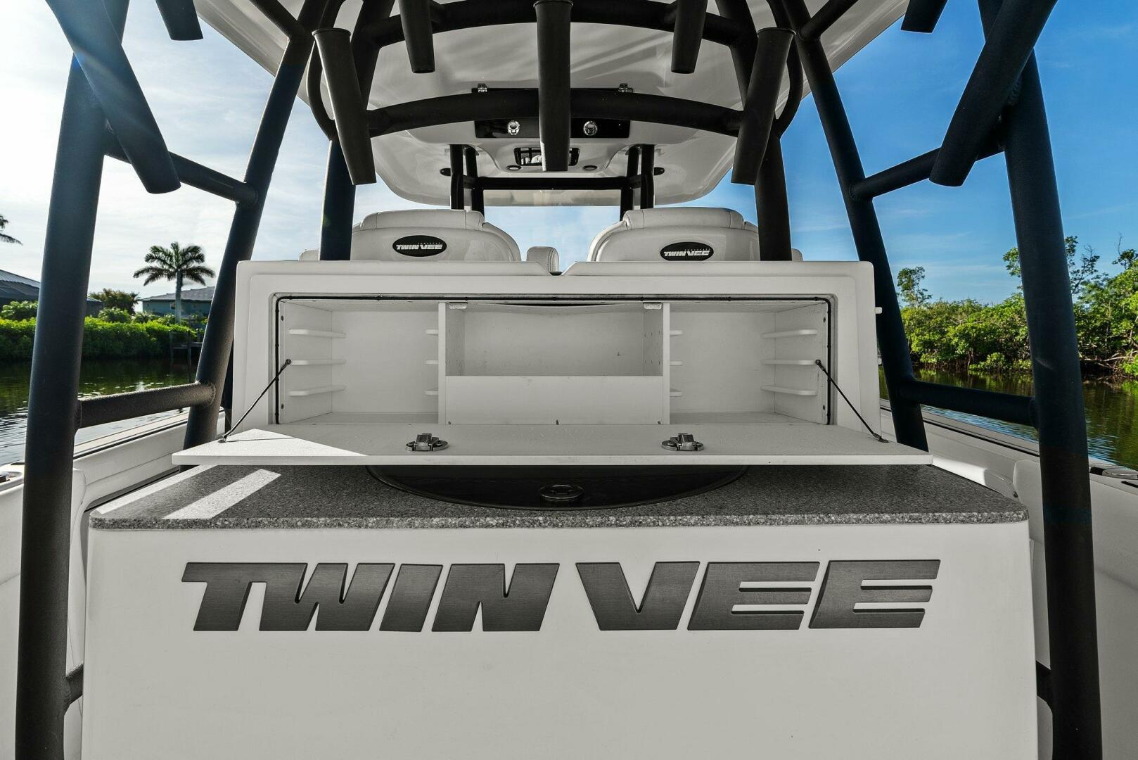 Slide: The Image of 2022 Twin Vee 280 GFX-Livewell - 5417099