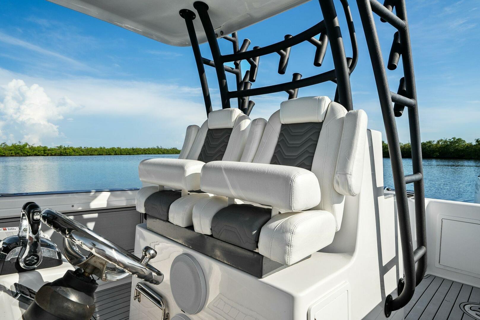 Slide: The Image of 2022 Twin Vee 280 GFX-Helm Seating - 5417106