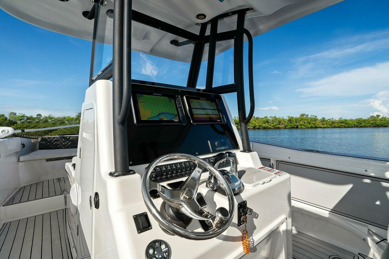 Slide: The Image of 2022 Twin Vee 280 GFX-Helm - 5417107