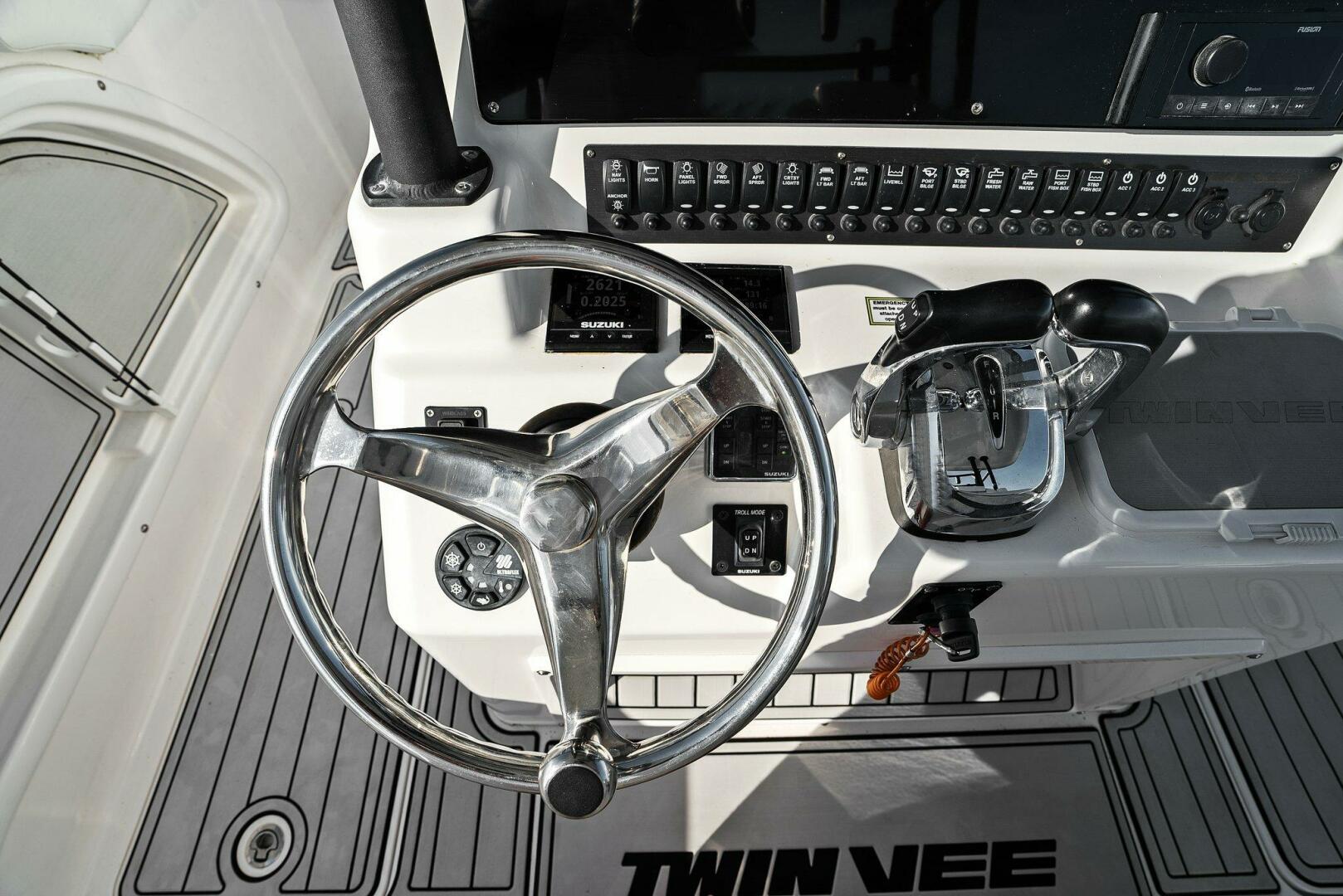 Slide: The Image of 2022 Twin Vee 280 GFX-Helm - 5417110