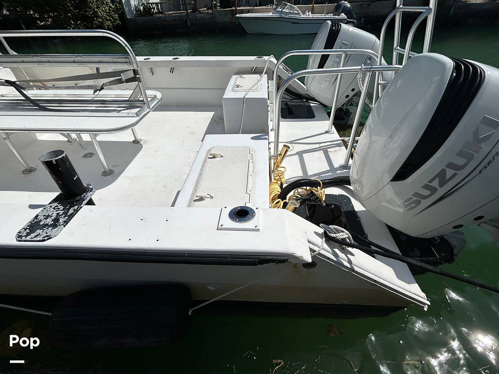 Slide: The Image of Twin Vee 32 Weekender 2005 - 15208728