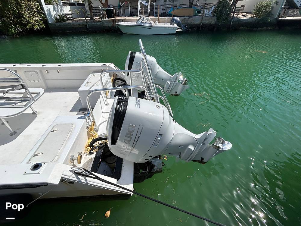 Slide: The Image of Twin Vee 32 Weekender 2005 - 15208729