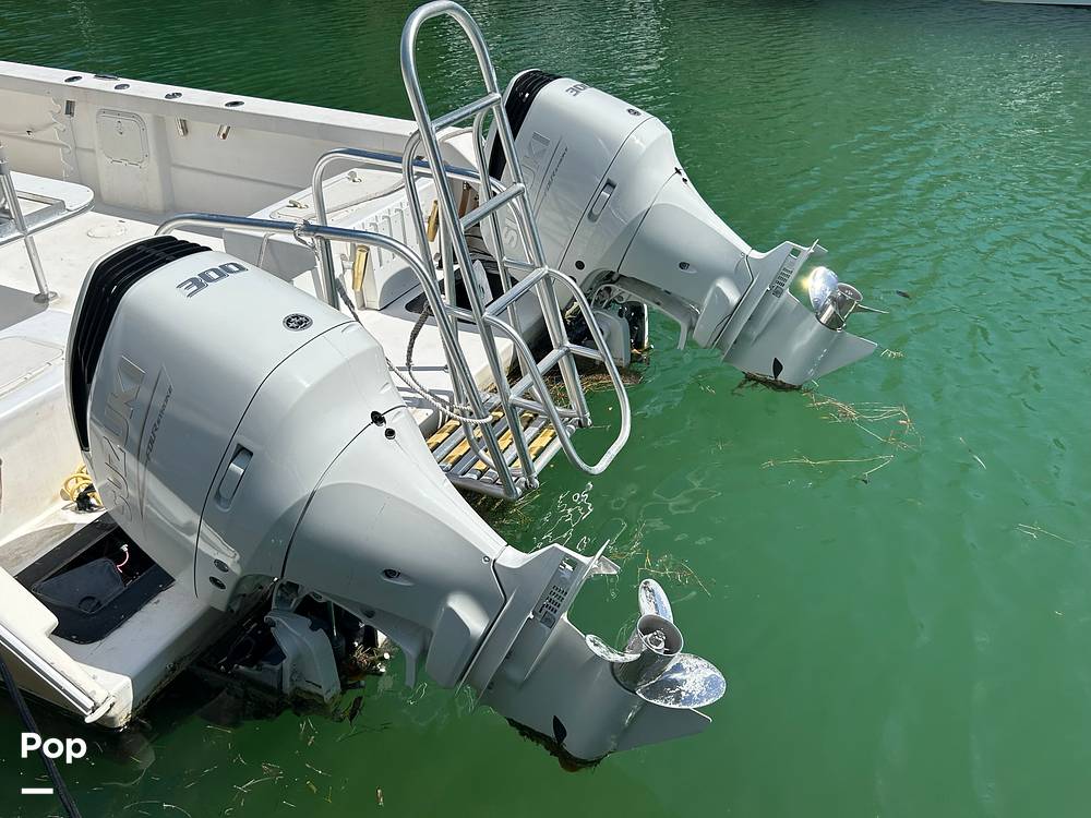 Slide: The Image of Twin Vee 32 Weekender 2005 - 15208730