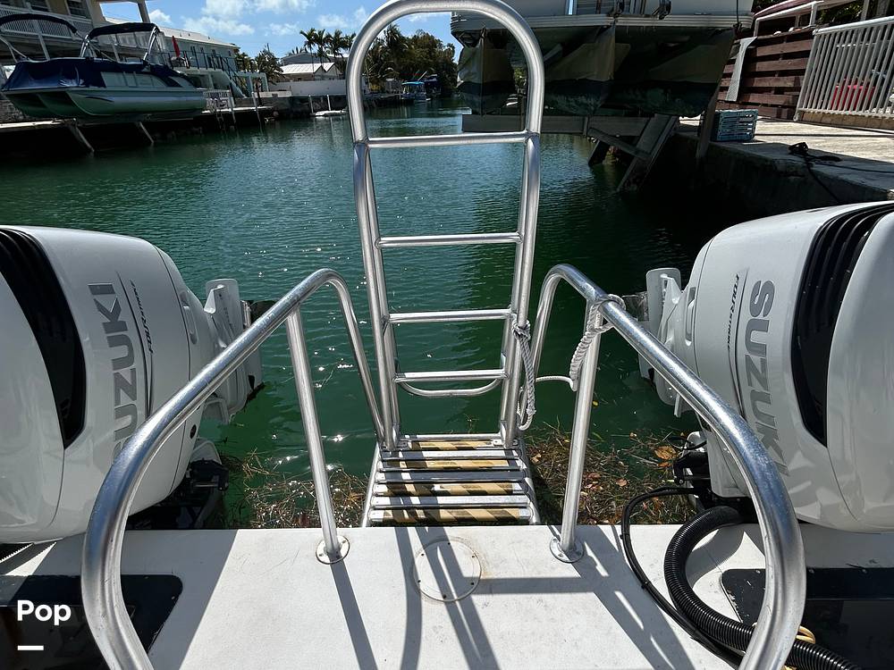 Slide: The Image of Twin Vee 32 Weekender 2005 - 15208734