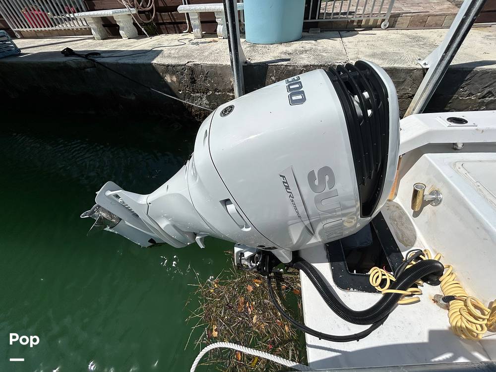 Slide: The Image of Twin Vee 32 Weekender 2005 - 15208741