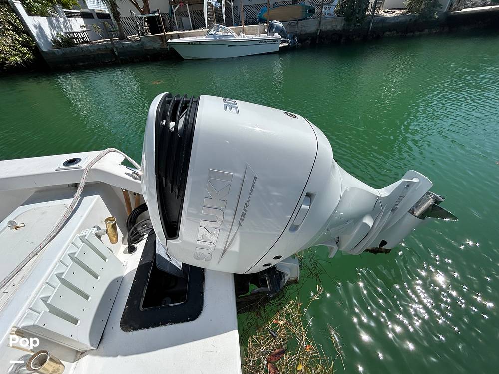 Slide: The Image of Twin Vee 32 Weekender 2005 - 15208742