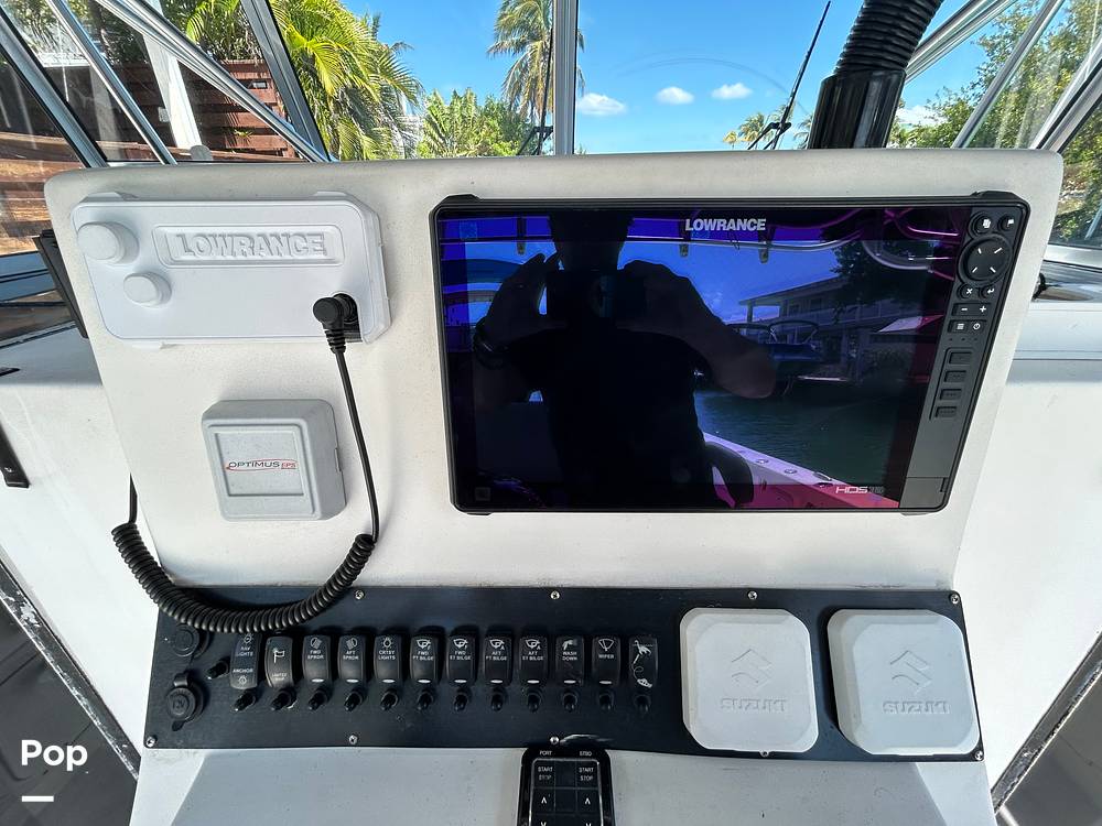 Slide: The Image of Twin Vee 32 Weekender 2005 - 15208804