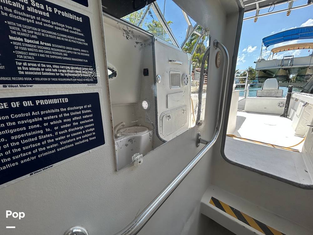 Slide: The Image of Twin Vee 32 Weekender 2005 - 15208832