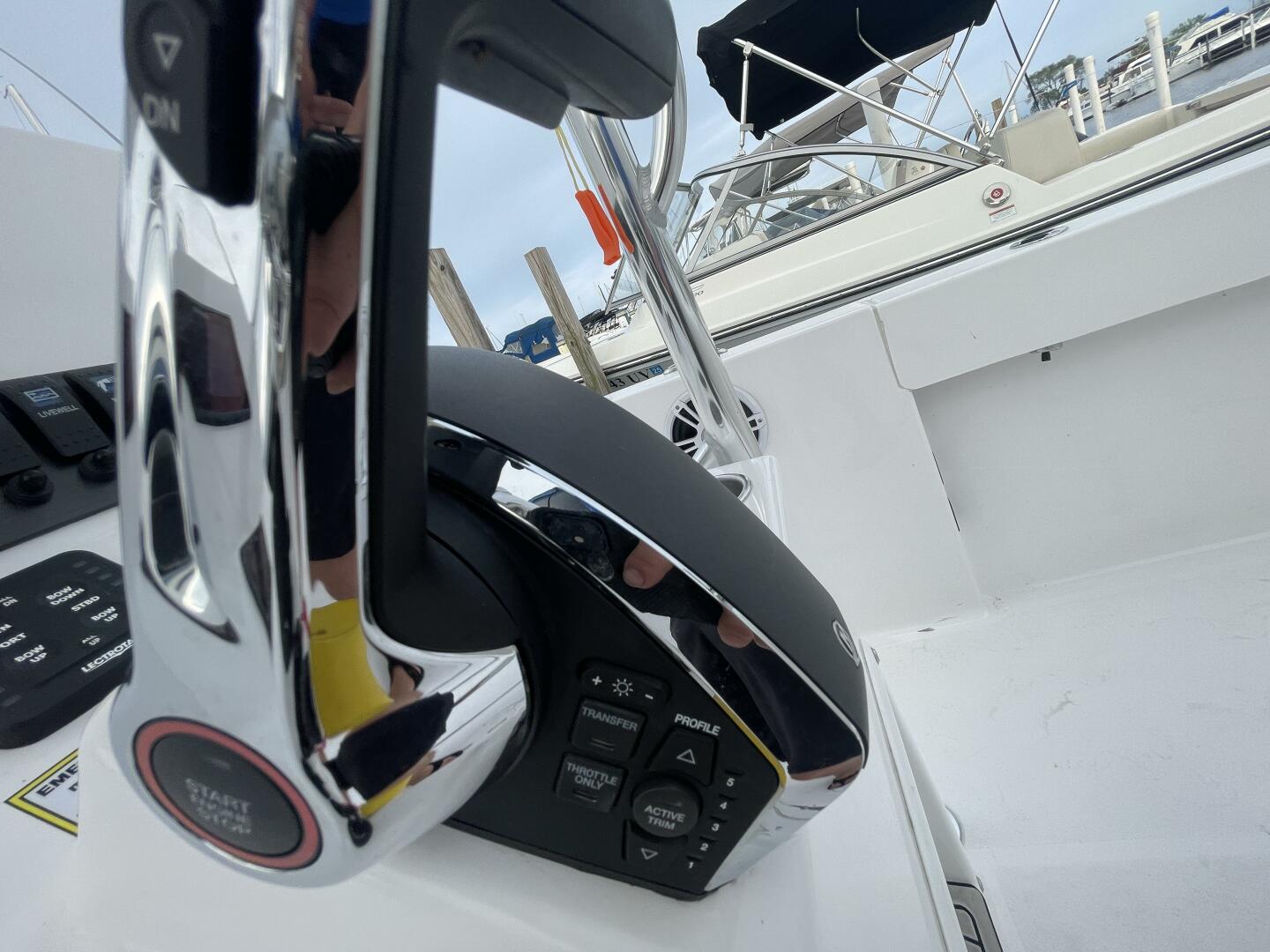 Slide: The Image of Twin Vee LFG 22 Center Console 2023 - 4906067