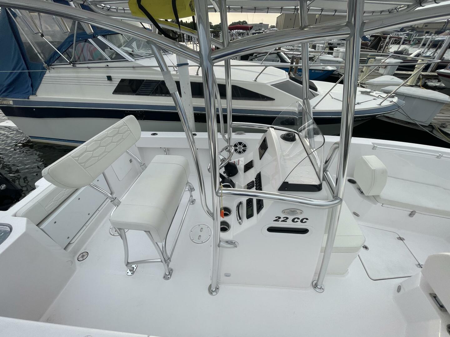Slide: The Image of Twin Vee LFG 22 Center Console 2023 - 4906034