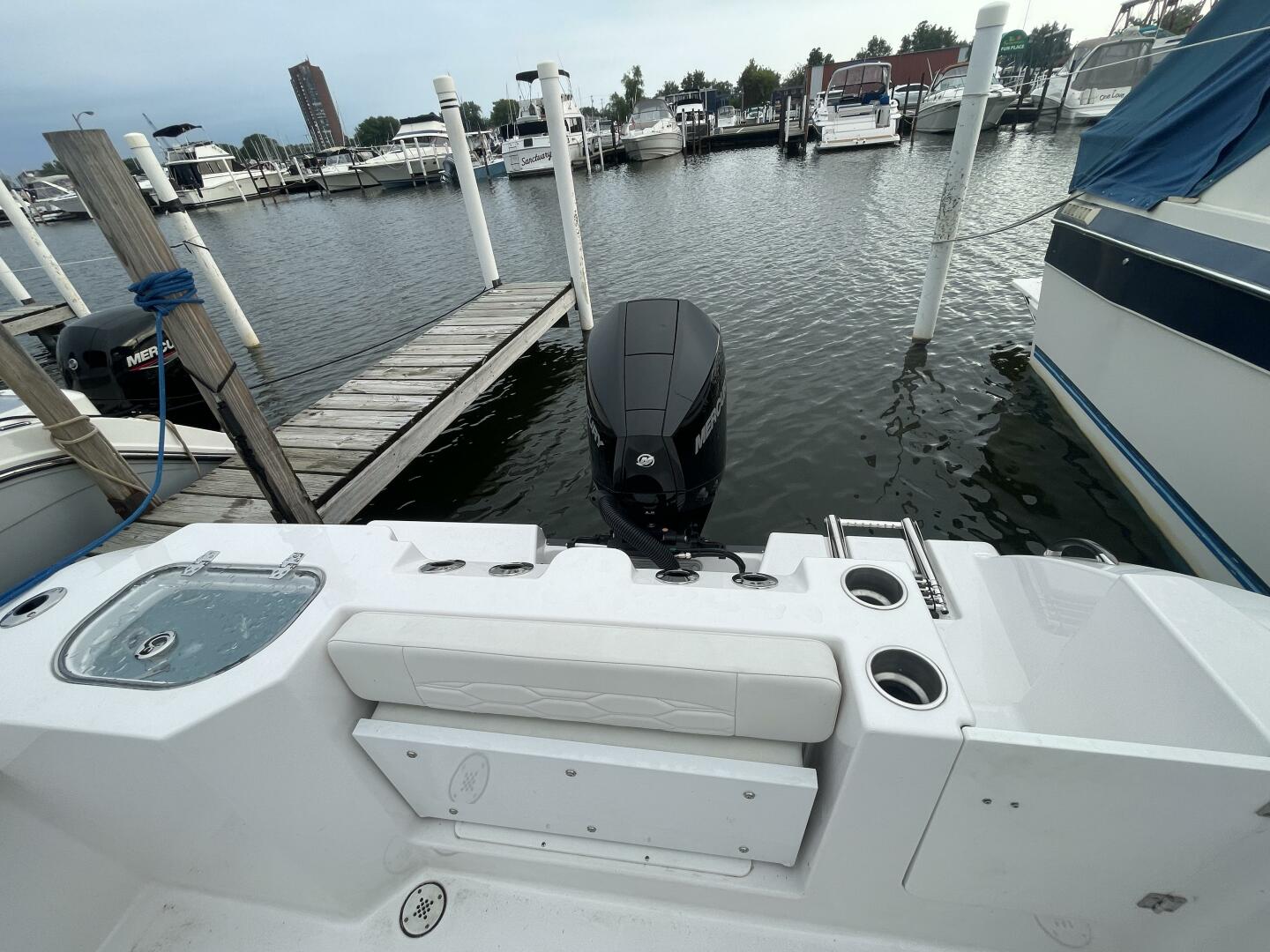 Slide: The Image of Twin Vee LFG 22 Center Console 2023 - 4906048