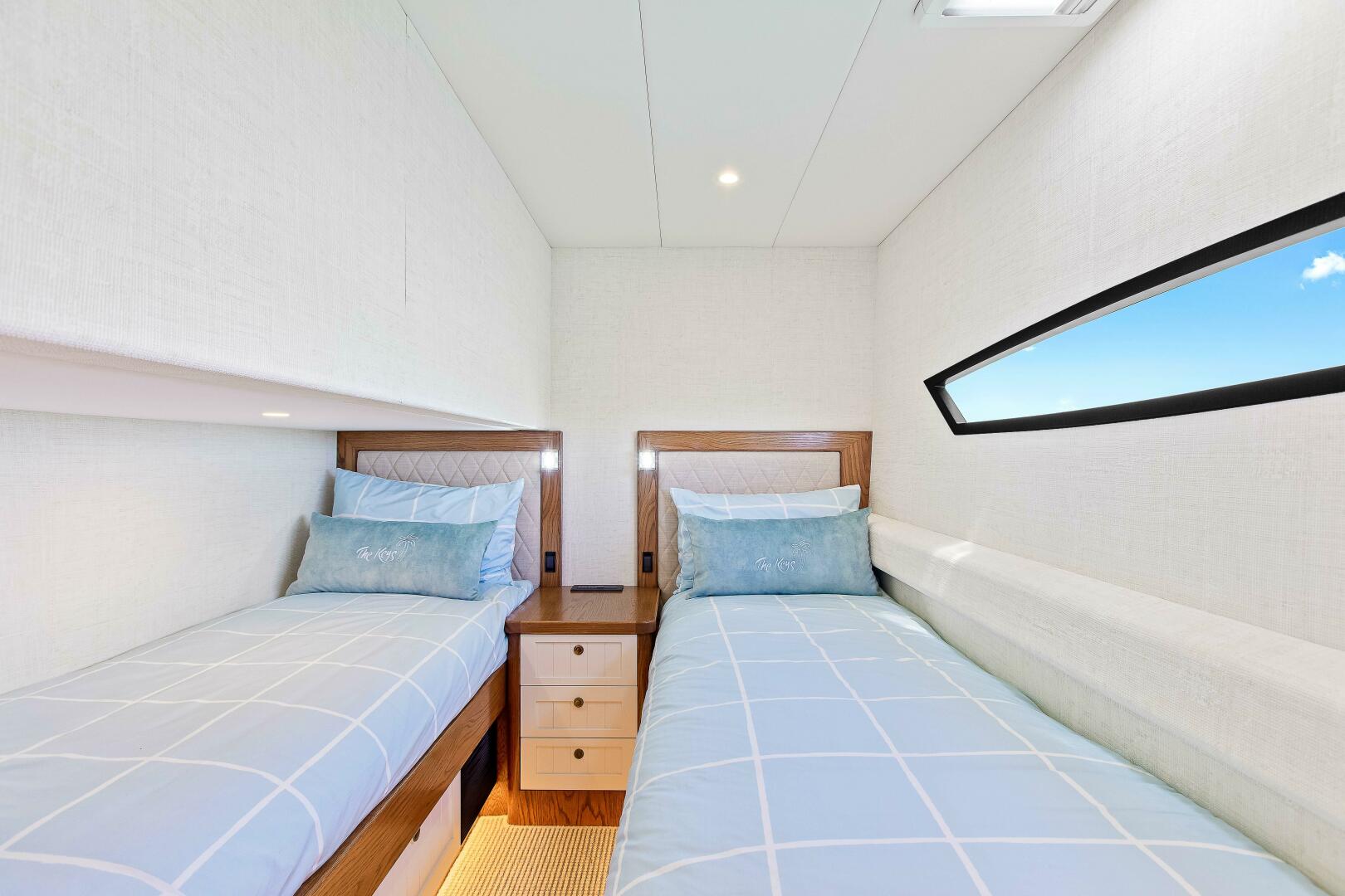 Slide: The Image of Valder Yachts Power Cat 2021 - 4574175
