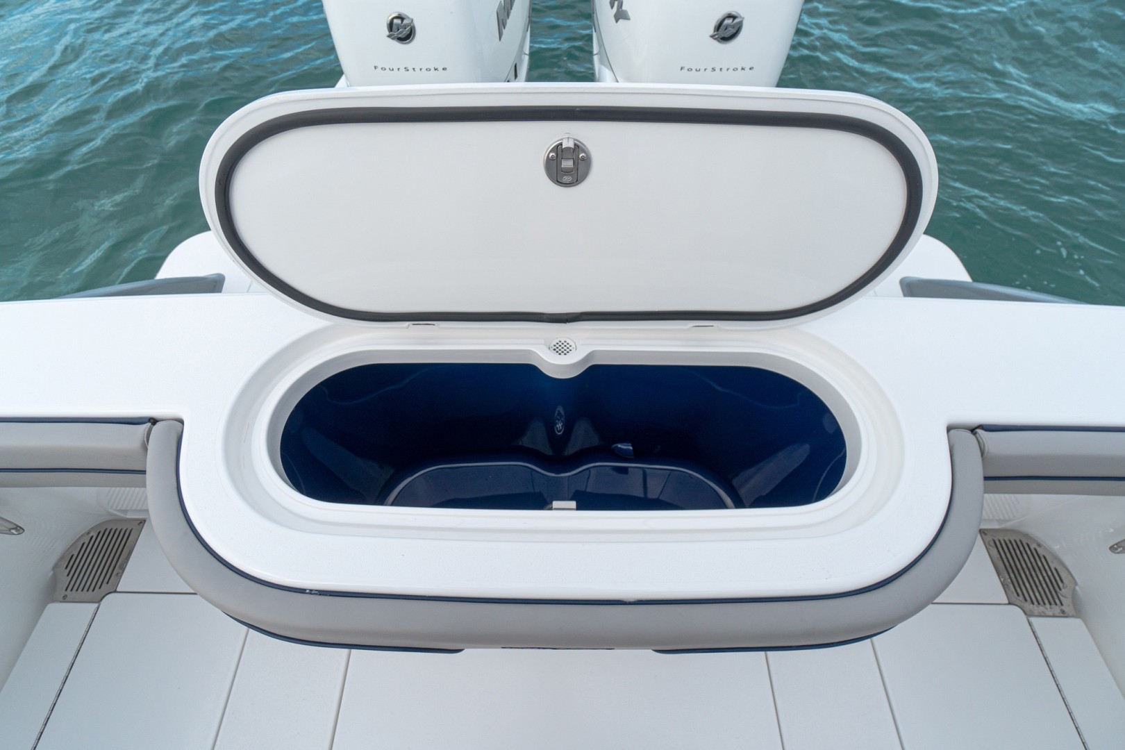 Slide: The Image of Valhalla 33 - Live Well 2022 Valhalla Boatworks V33 - 1815736