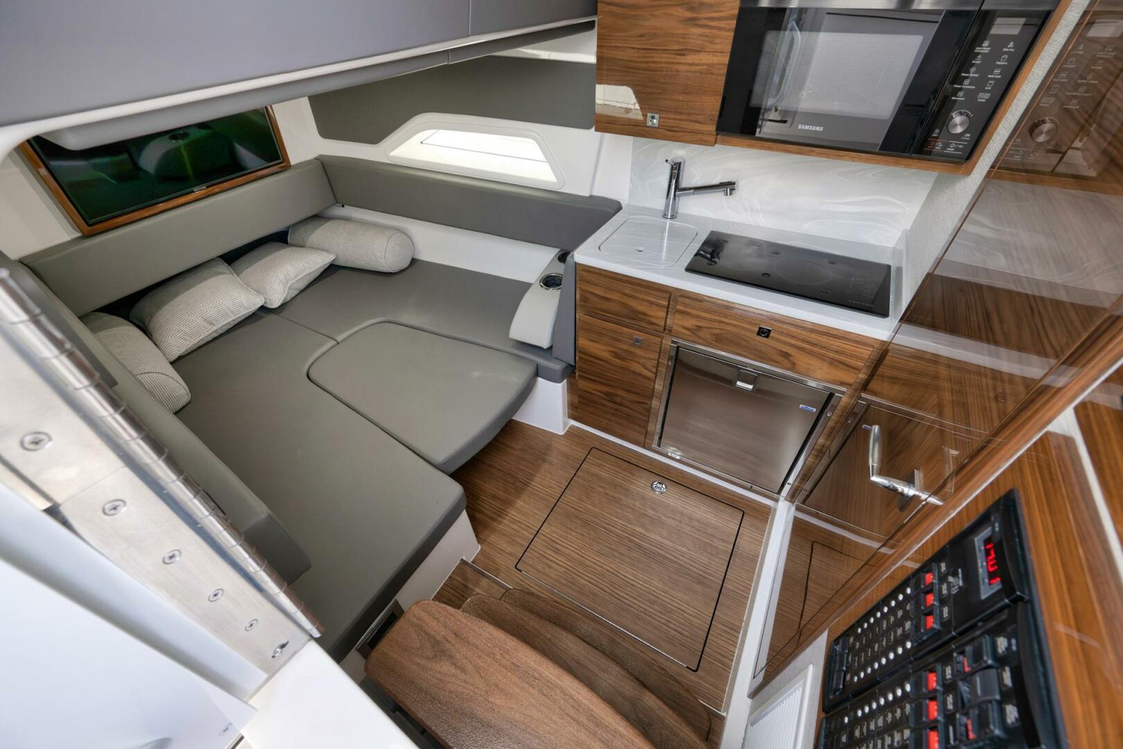 Slide: The Image of Valhalla Boatworks V-46 2024 - 5047401