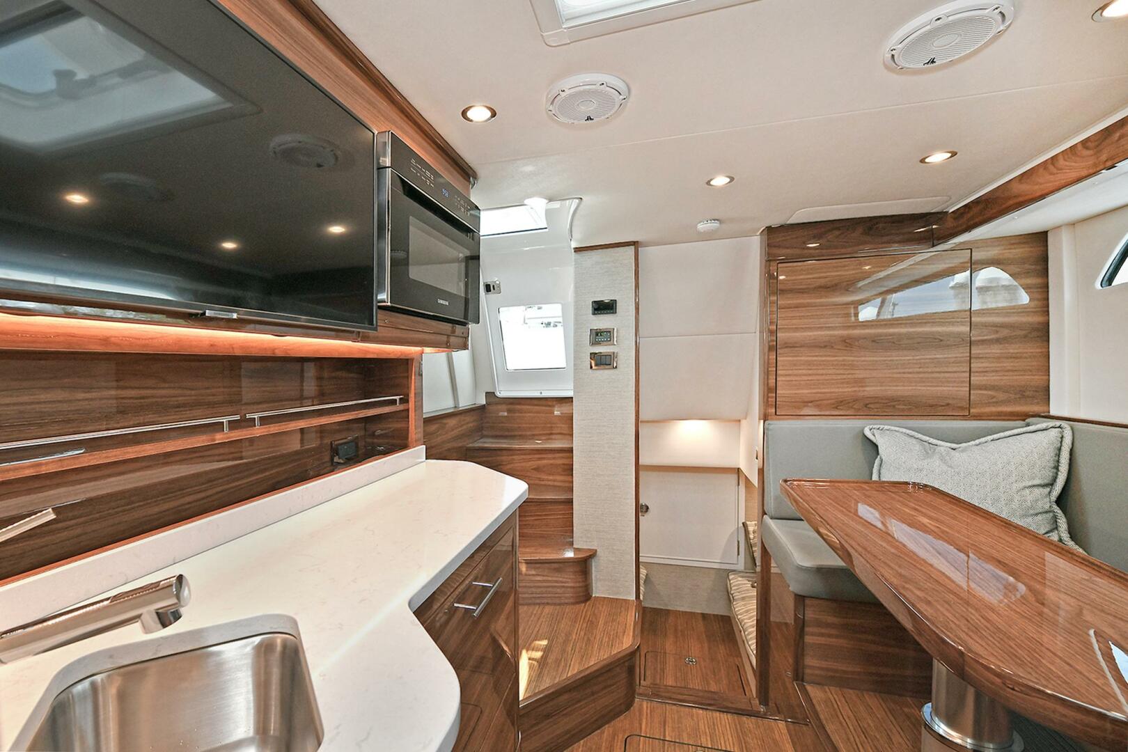 Slide: The Image of Valhalla Boatworks V-55 Center Console 2024 - 3833680