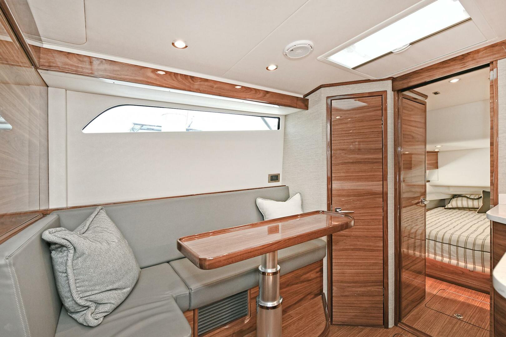 Slide: The Image of Valhalla Boatworks V-55 Center Console 2024 - 3833683