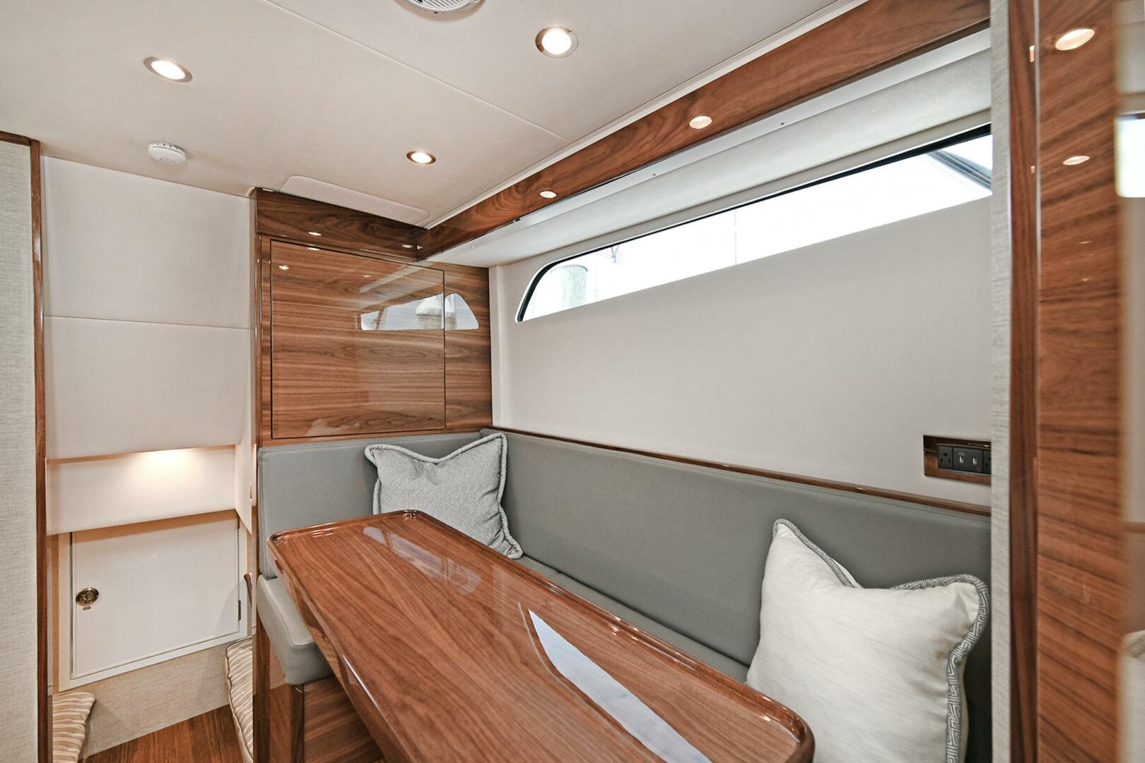 Slide: The Image of Valhalla Boatworks V-55 Center Console 2024 - 3833685