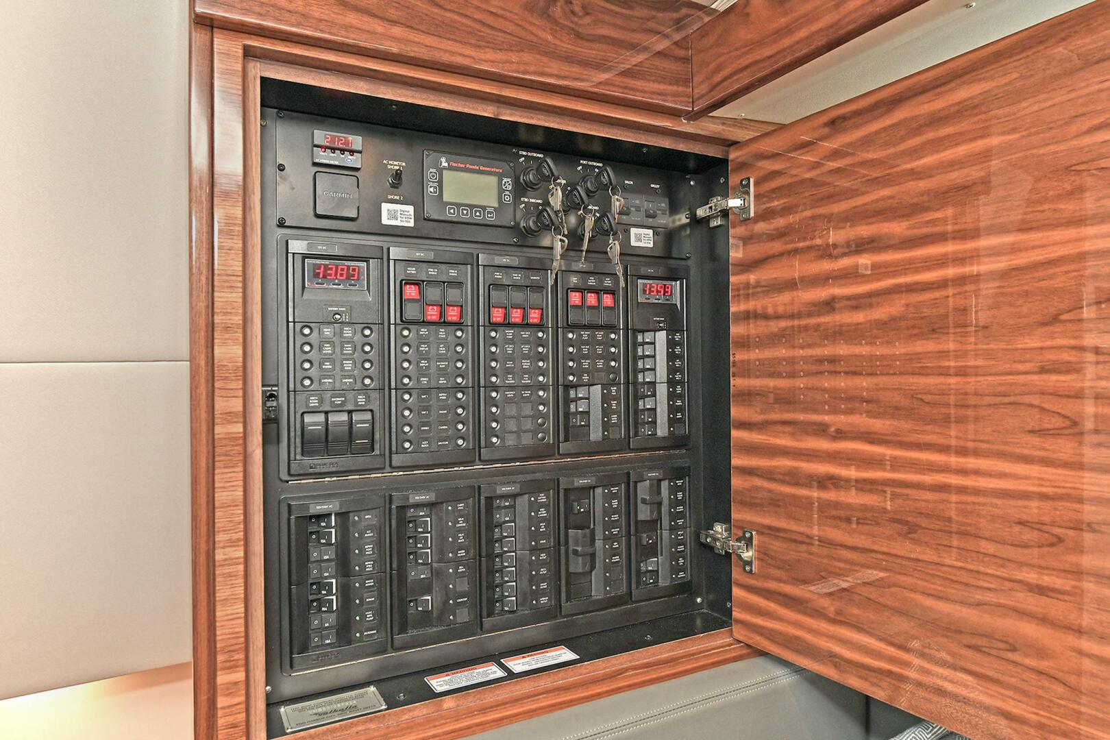 Slide: The Image of Valhalla Boatworks V-55 Center Console 2024 - 3833698