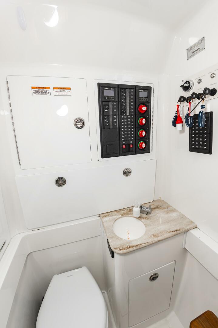 Slide: The Image of Valhalla Boatworks V37 2021 - 4559581